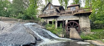 Lodge on the Waterfall!