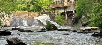 Lodge on the Waterfall!