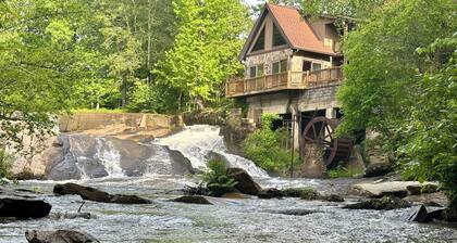 Lodge on the Waterfall!