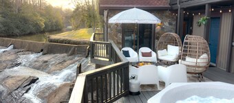 Lodge on the Waterfall!