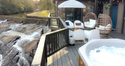 Lodge on the Waterfall!