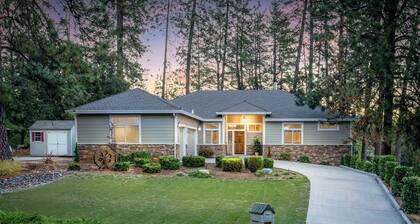 Cozy Sierra foothills home with 3Bedrooms, 2full baths with outdoor deck dinning