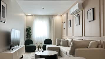 Apartamento design, 2 quartos | Área de estar | TV de tela plana