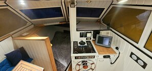 Fridge, oven, stovetop, coffee/tea maker