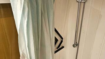 Dusche, Handtücher, Seife, Toilettenpapier