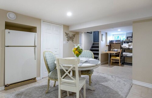 Walking distance to the Falls,.