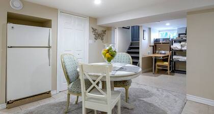 Walking distance to the Falls,.