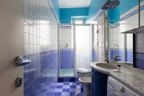 Shower, hair dryer, bidet - GuestHost - Mac Mahon - Colorful Apartment with Balcony! (Milano)