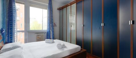 1 slaapkamer, een strijkplank/strijkijzer, wifi, beddengoed