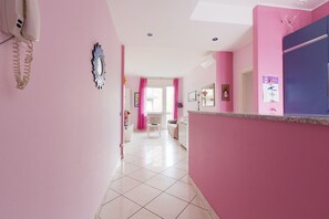 Lobby - GuestHost - Mac Mahon - Colorful Apartment with Balcony! (Milano)