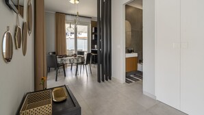 A modern interior with a dining area, kitchen, and a view of the outside. - GuestHost - Wonderful villa that comfortably accommodates 8 people in 185 m2, with four bedrooms, three bathrooms and 40 m2 of outdoor area equipped for moments of relaxation. The modern furnishings but with natural inspirations create a heavenly and rel (Bari)
