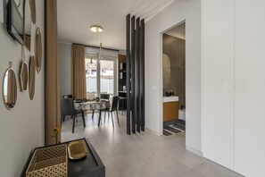 Dining - GuestHost - Wonderful villa that comfortably accommodates 8 people in 185 m2, with four bedrooms, three bathrooms and 40 m2 of outdoor area equipped for moments of relaxation. The modern furnishings but with natural inspirations create a heavenly and rel (Bari)