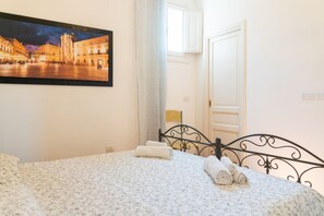 1 chambre, fer et planche à repasser, Wi-Fi, draps fournis