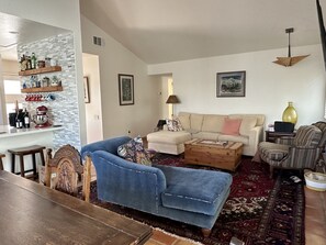 Smart TV, fireplace - Palm Springs Paradise! Close to town, hiking, golfing, restaurants and shopping (Palm Springs)