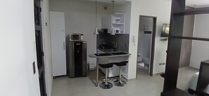 Suite | Private kitchen - 304 Moderno Aparta-Suite en Versalles Tipo Loft - Cali Tower Suites & Lofts (Cali)