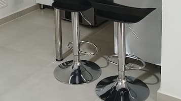 Suite | Privat køkken | Køleskab/fryser i fuld størrelse, mikrobølgeovn, riskoger, blender