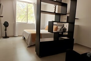 Suite | Betten mit Memory-Foam-Matratzen, Zimmersafe, individuell dekoriert