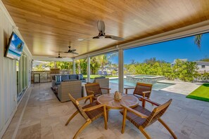 Outdoor dining - Boat Dock - Come Sail A Bay by SeaBreeze Vacation (Holmes Beach)