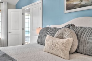 3 bedrooms, desk, iron/ironing board, travel cot
