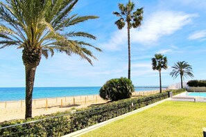 Beach nearby, beach towels