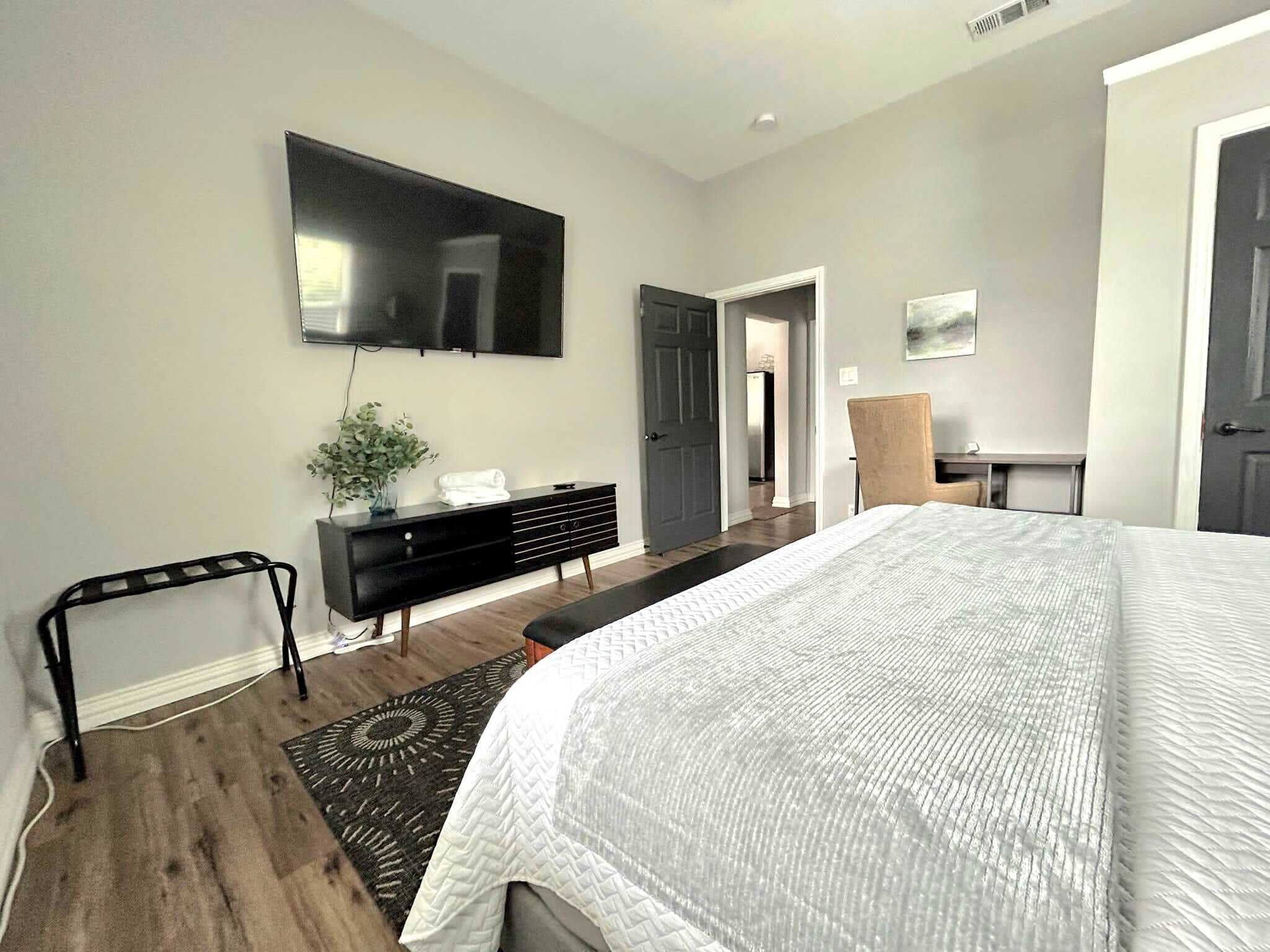 3 bedrooms, desk, iron/ironing board, free WiFi