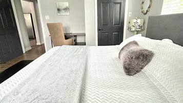 3 bedrooms, desk, iron/ironing board, free WiFi