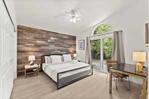 3 bedrooms, desk, iron/ironing board, WiFi - Stylish 3B2B SFH, King Bed, Fast Wi-Fi, Yard, Travel Crib, High Chair (Elk Grove)