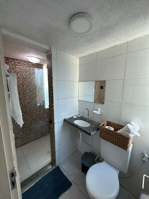 Apartment, Pool View | Bathroom | Shower, designer toiletries, towels, soap - Beach Flats Porto de Galinhas (Ipojuca)