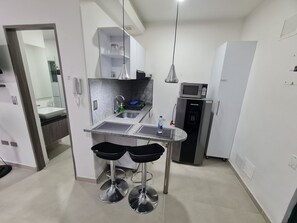 Suite | Eget kjøkken | Kjøleskap, mikrobølgeovn, riskoker og hurtigmikser