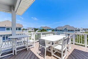 Outdoor dining - Beachin Fun (North Unit) | 1665 ft to the beach | Hot Tub, Dog Friendly, and Community Pool (Corolla)