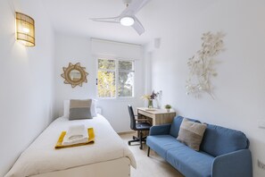 3 makuuhuonetta, silitysrauta/-lauta, ilmainen Wi-Fi, vuodevaatteet