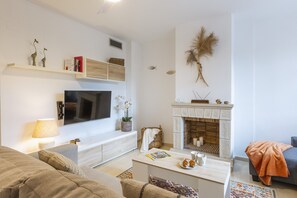 TV, fireplace