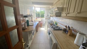 Refrigerador, microondas, horno, tetera/pava eléctrica