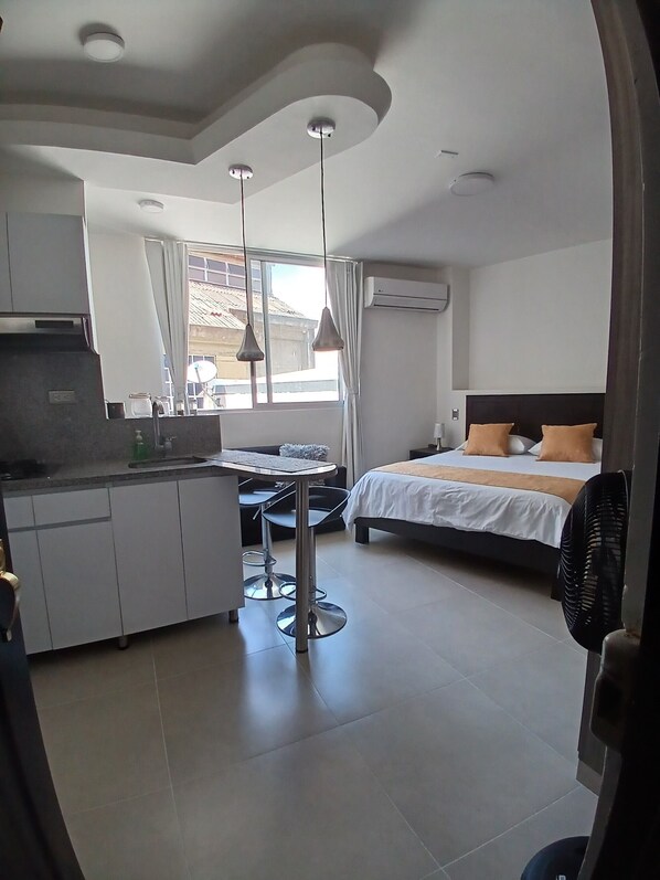 Suite | Senge med madrasser af memory foam, pengeskab på værelset