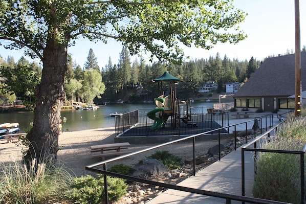 Children’s area - Sierra Breeze, 25 Miles From Yosemite National Park! (Groveland)
