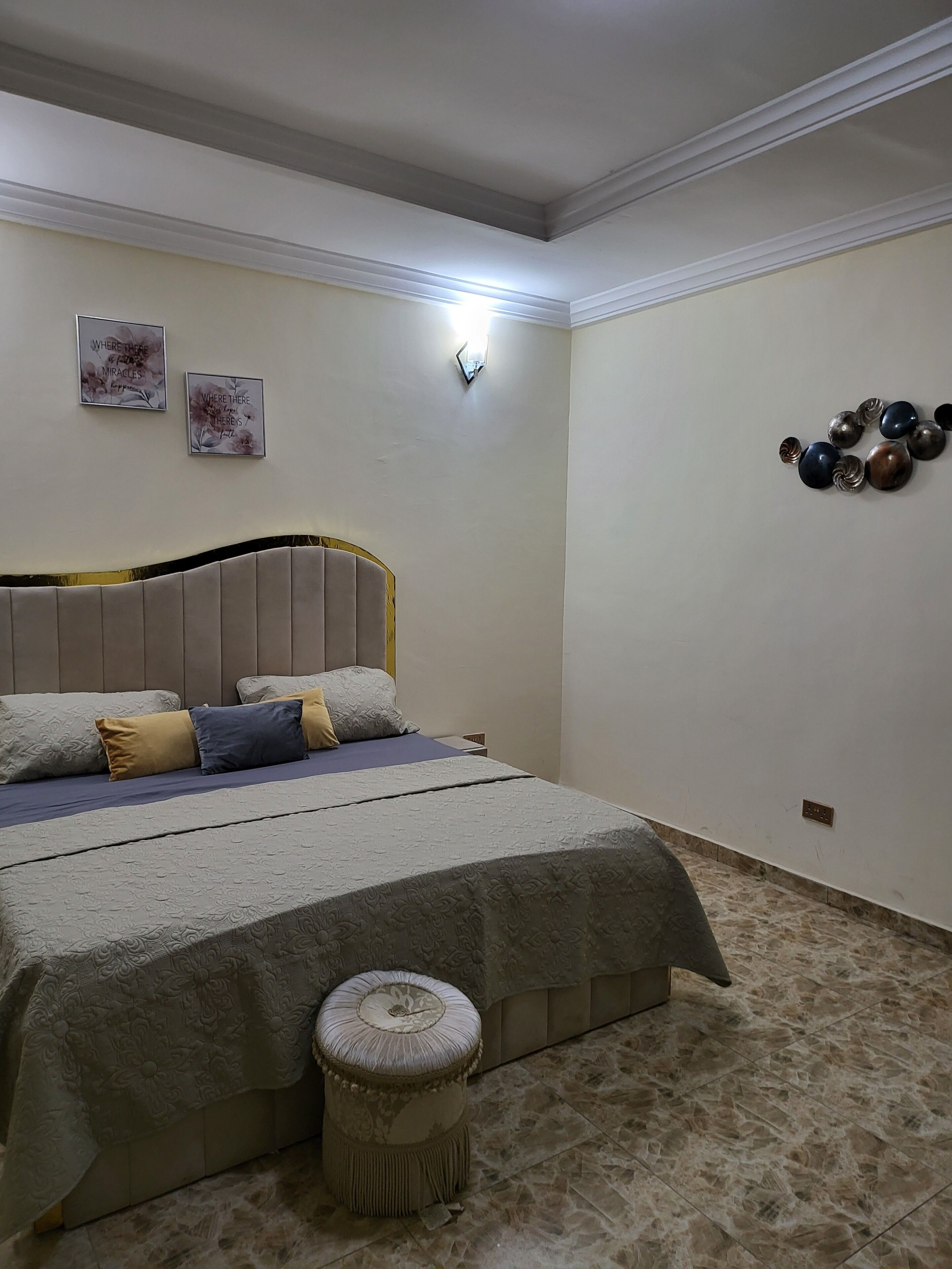 3 bedrooms, in-room safe, iron/ironing board, travel crib