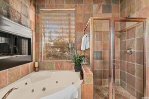 Shower, jetted bath, hair dryer, towels