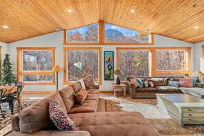 Smart TV, fireplace, ping pong - SUN RIDGE - 6 BD, VIEWS, POOL TABLE, HOT TUB (Sundance)