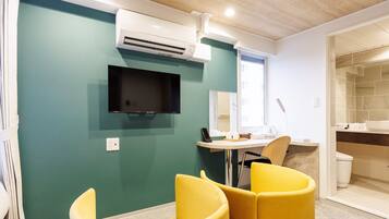 Hollywood Twin Room, Non Smoking | Free WiFi