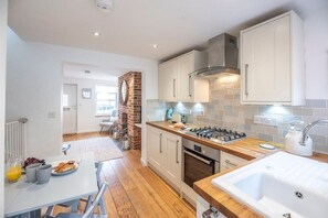 Kühlschrank, Ofen, Herdplatte, Toaster