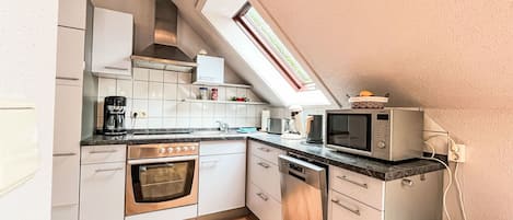 Fridge, microwave, dishwasher, cookware/dishes/utensils