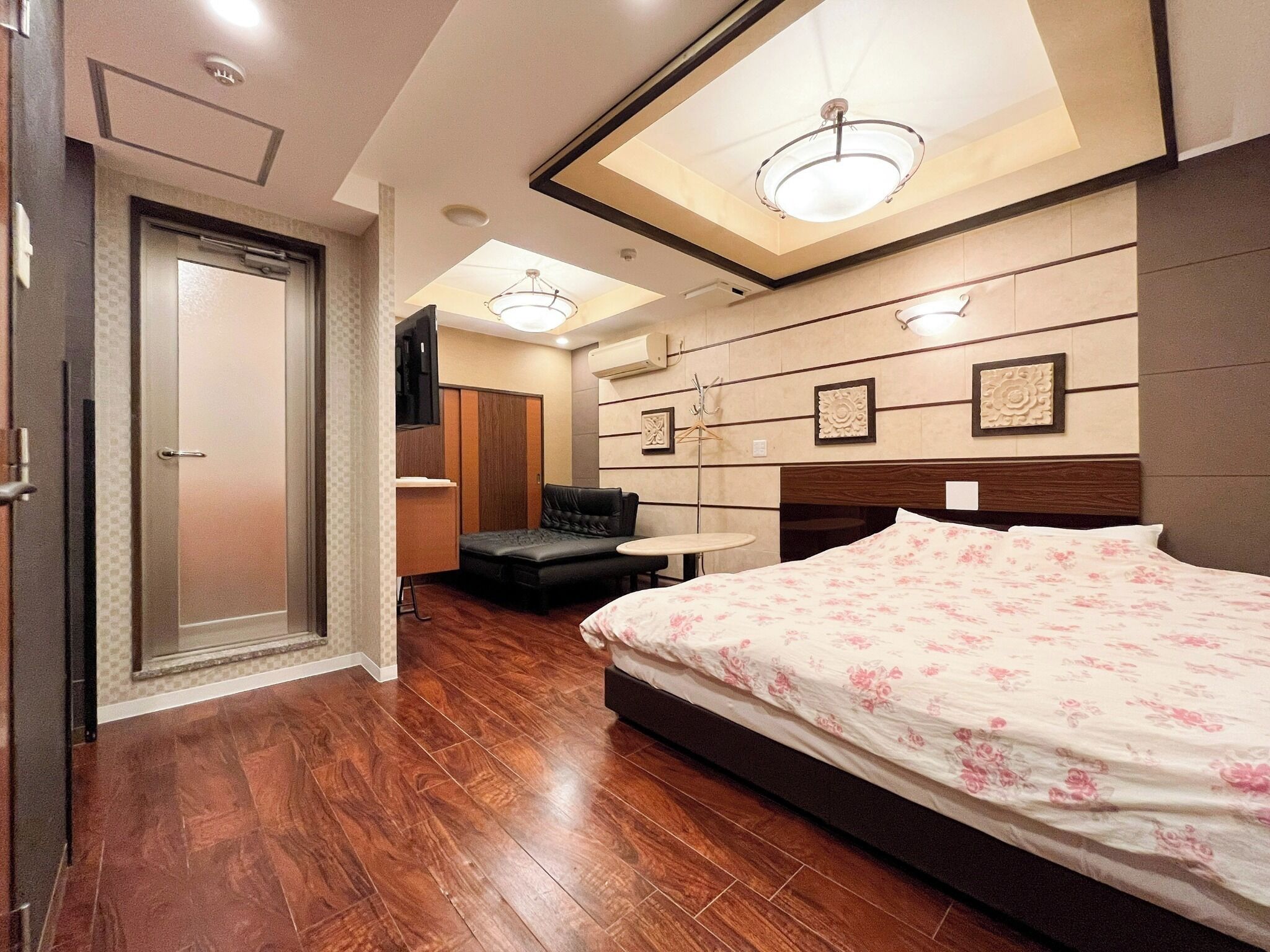 1 bedroom, desk, free WiFi, bed sheets