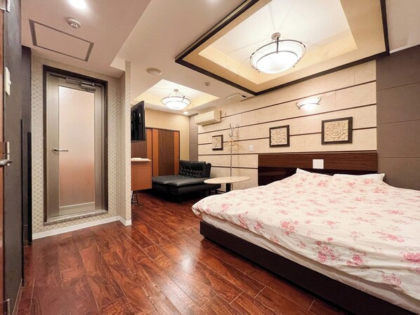 1 soverom, skrivebord, wi-fi (inkludert) og sengetøy