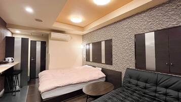 1 室のベッドルーム、デスク、WiFi (無料)、ベッドシーツ