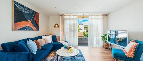 Appartamento Deluxe, 2 camere da letto, non fumatori | Area soggiorno | Smart TV 50 pollici con canali digitali
