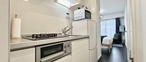 Fridge, microwave, stovetop, cookware/dishes/utensils