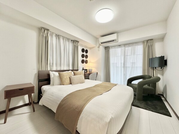 1 bedroom, bed sheets
