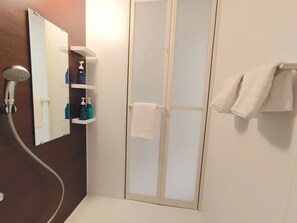 Hårføner og håndklær