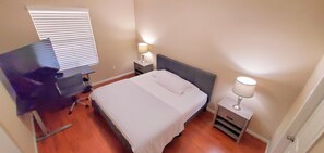 1 Schlafzimmer, BĂŒgeleisen/BĂŒgelbrett, WLAN, BettwĂ€sche