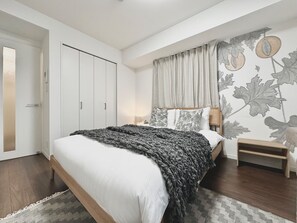 1 soveværelse, skrivebord, internetforbindelse, sengetøj